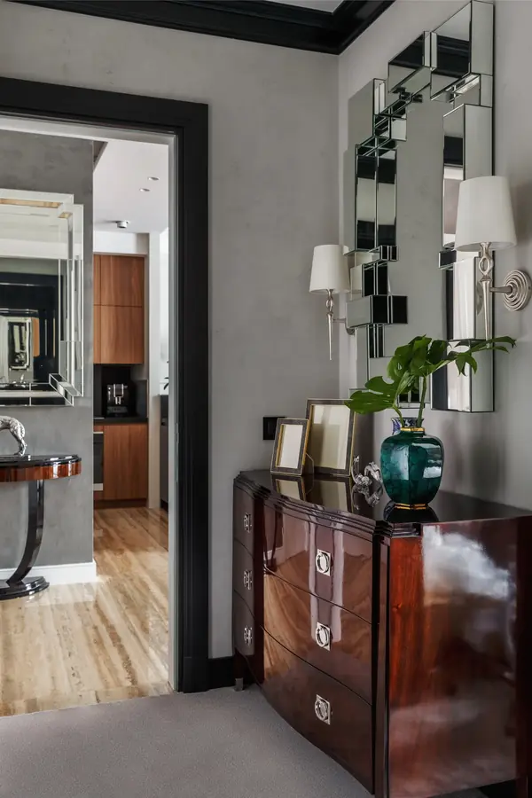 Коридор с зеркалом