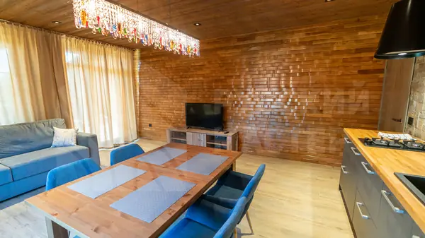 Дом в стиле шале на берегу Правдинского озера