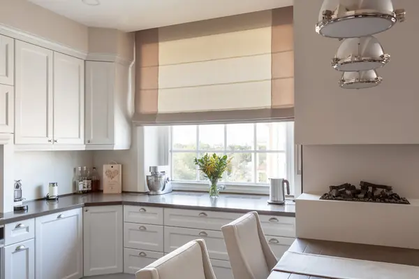 Римская штора на кухню