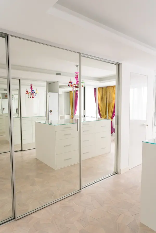 Гардеробная raumplus с комодом-островом