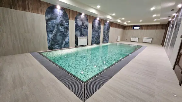 Бассейн в частном доме Подмосковья