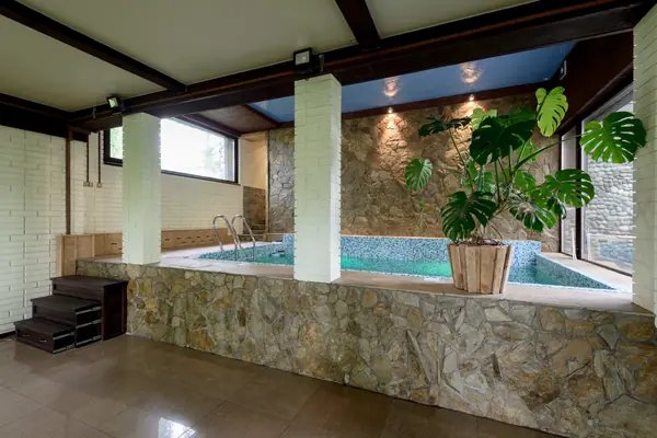 Частный спа-комплекс с стиле Шале