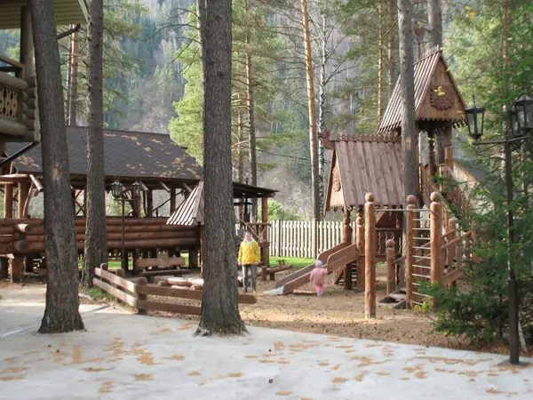 Детская спортивно - развлекательная площада, беседка для отдыха.