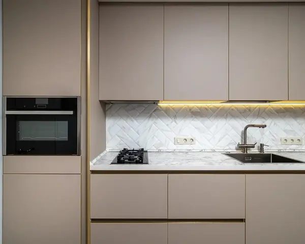 Бежевая прямая кухня на заказ