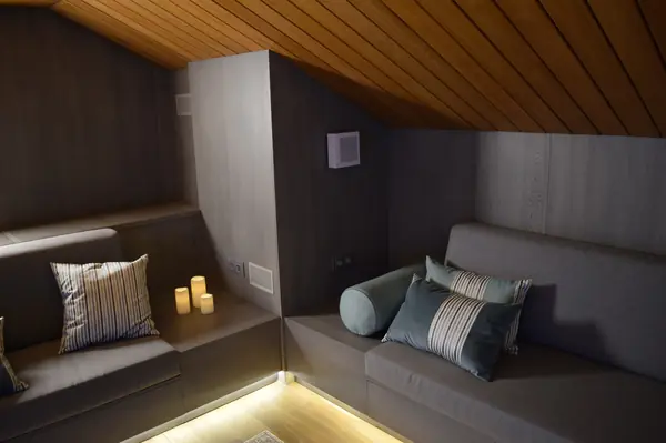 Домашний кинотеатр в мансарде