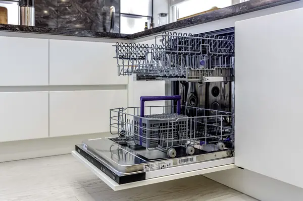 «Квартирный вопрос»: «Гранатовая кухня»