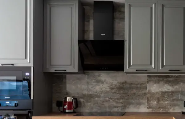 Кухня Италия в цвете мокрого асфальта