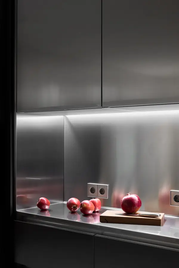 Кухня в металле