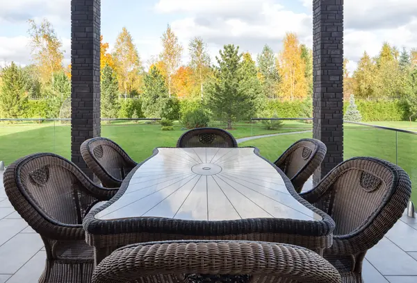 Летняя кухня на террассе загородного дома, Монтевиль