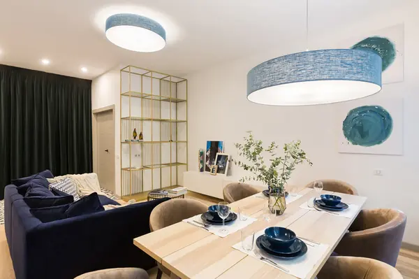 Тропическая медь на Стремянной улице