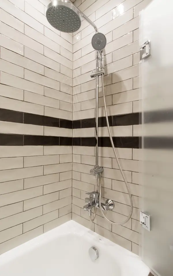 Легкая квартира с темной спальней