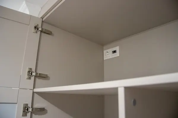 Шкафы (распашные) в прихожую в ниши