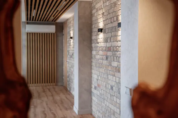 Авторская фактура декоративной штукатурки в квартире с террасой