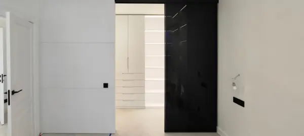 Минималистичная гардеробная