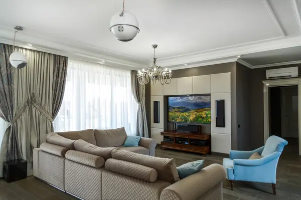 Домашний кинотеатр с навесными акустическими системами