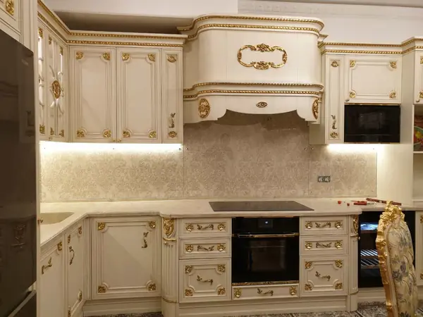 Стеклянный фартук на кухню