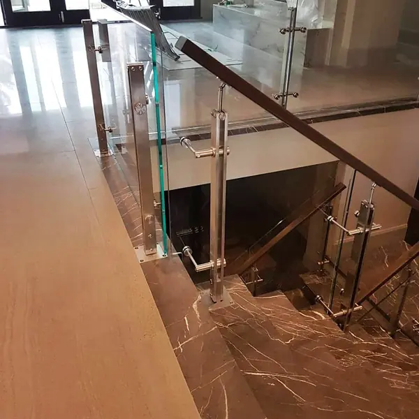 Нержавеющие лестничные ограждения со стеклом