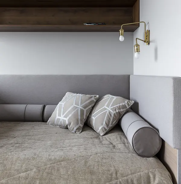 Рабочий кабинет с гостевым санузлом. Современный стиль и классика.