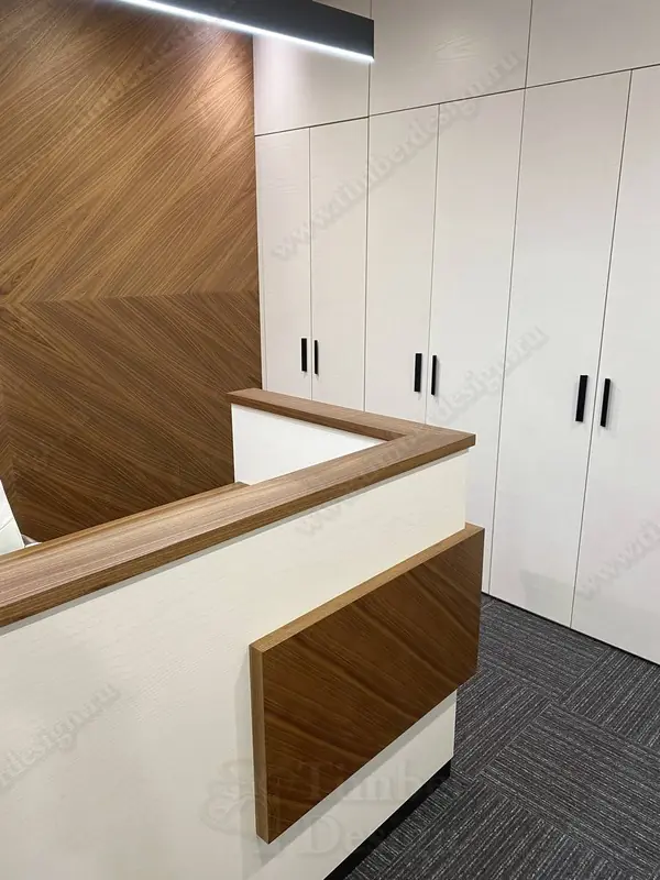 Стойка рецепшн и шкафы из МДФ