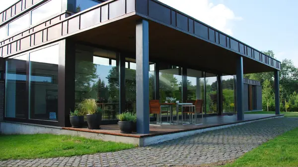 Современный взгляд на остекление (дерево-алюминиевые окна)