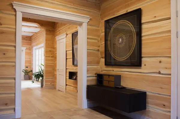 Изба с современным наполнением