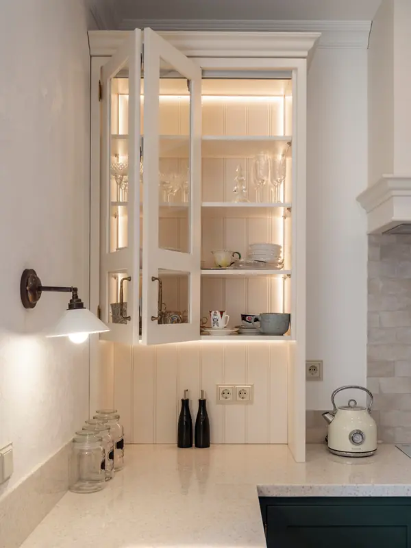 Элегантная кухня в неоклассическом стиле
