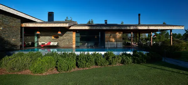 Дом на реке | Barn by a River