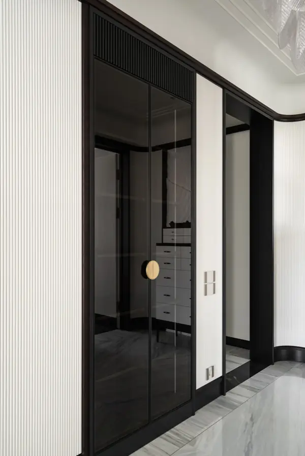 Шикарная квартира с белой мебелью