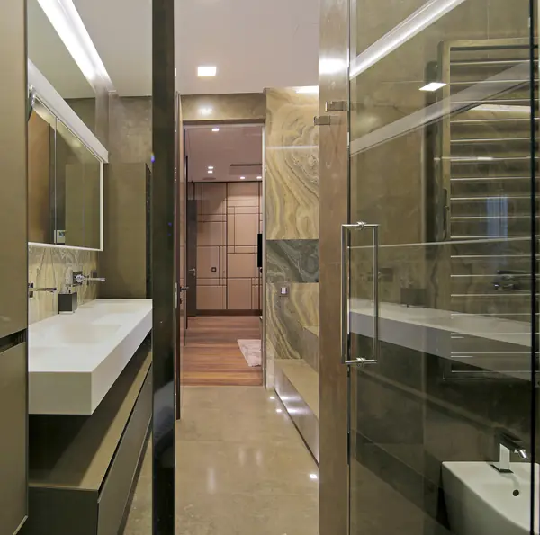 Телевизор в стене из натурального камня