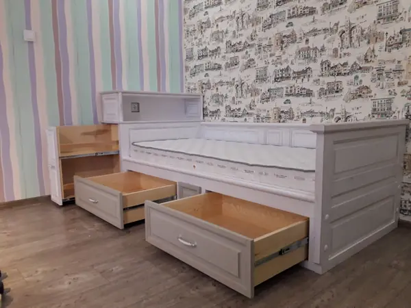 Кровати из массива дерева на заказ