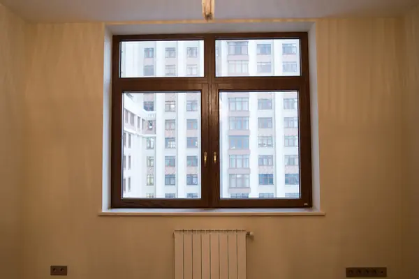 Дубовые окна в Триумф Паласе (дерево-алюминиевые окна)