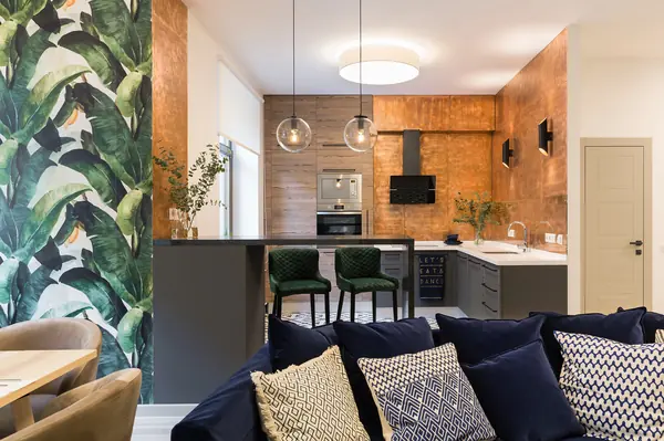 Тропическая медь на Стремянной улице