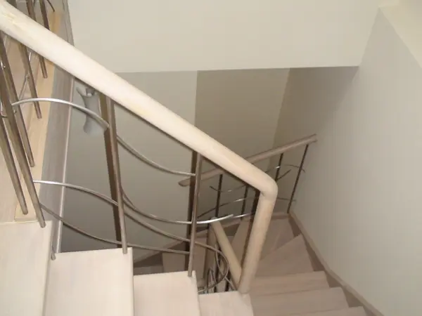 Лестница Гнутые струны