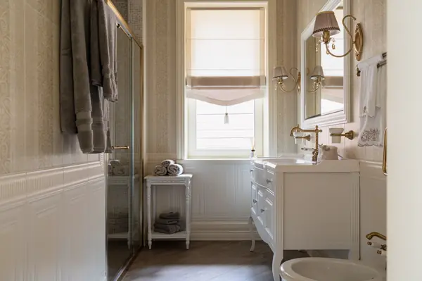 Свет за окном