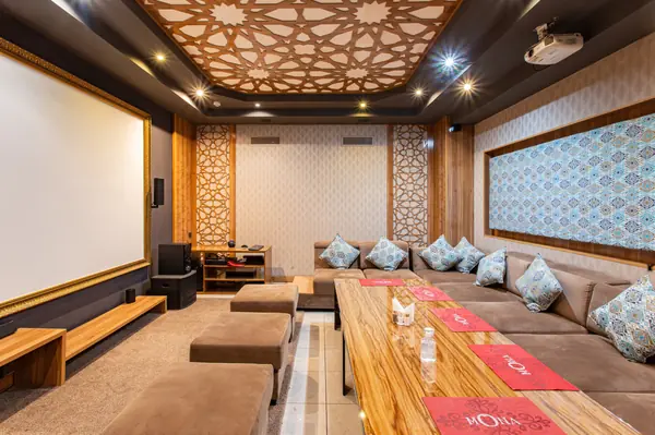 ресторан MONA