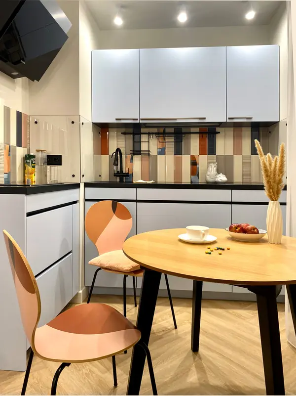 Малые м2 - не помеха комфорта. Смелый и яркий интерьер для молодой семьи