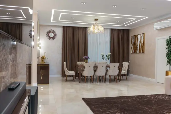 Дом с бассейном