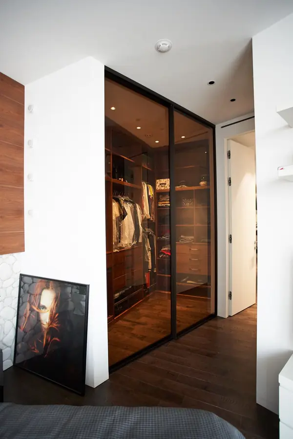 Раздвижные двери S1200 raumplus темная бронза для гардеробной