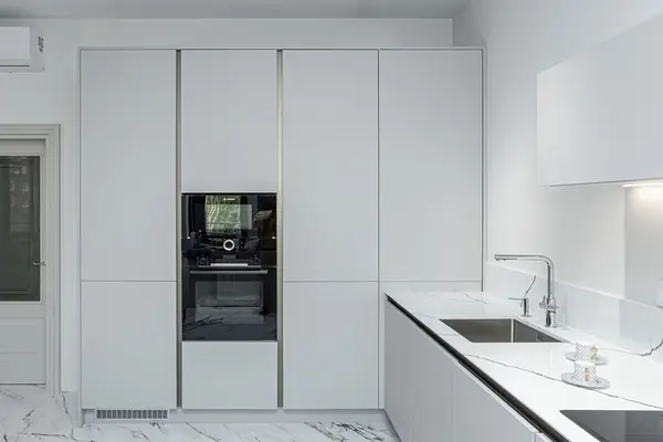 Белая кухня по последним трендам