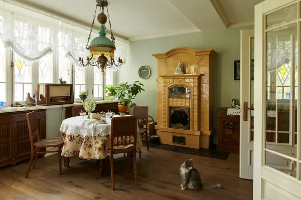 Интерьер веранды с печью