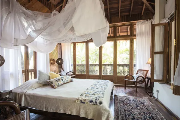 Роскошный дом на дереве в восточном стиле.