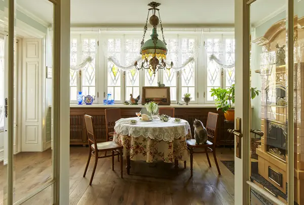 Интерьер веранды с печью