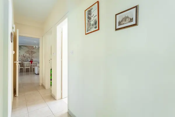 Kings Avenue Apartment