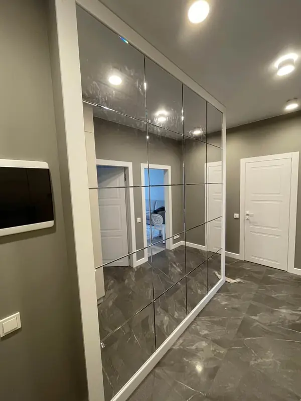 Зеркальное панно на стену.