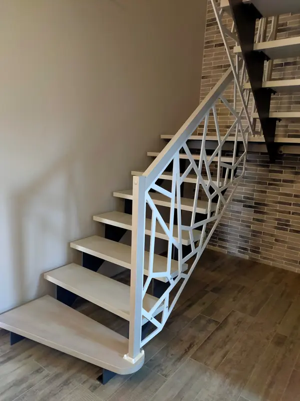 Лестница на двух "Косоурах", пос.Грибановский