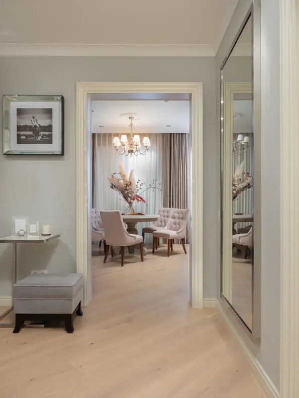 Классический интерьер в светлых тонах ЖК "Камелия"