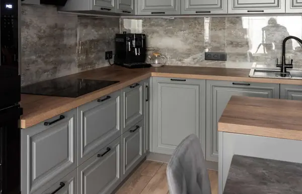 Кухня Италия в цвете мокрого асфальта