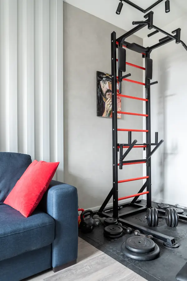 КВАРТИРА С ЯРКИМИ АКЦЕНТАМИ В СТАРОМ ФОНДЕ