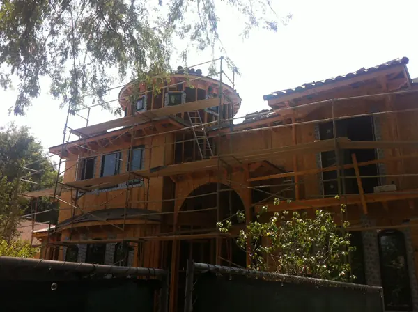 Северный Голливуд - Лос Анджелес. Дом в средиземноморском стиле.