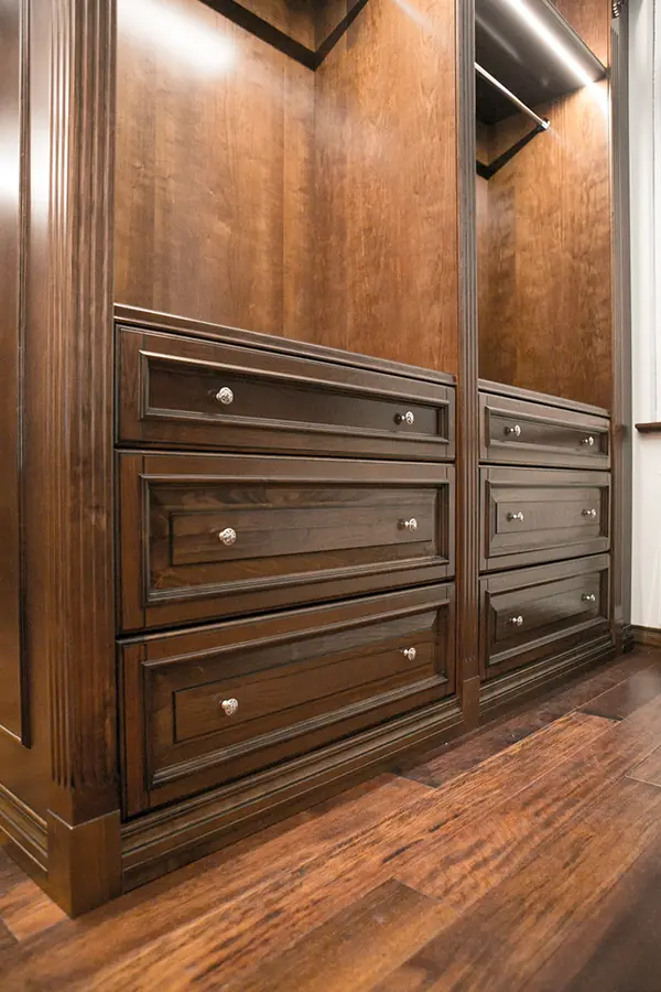 Гардеробная комната из массива вишни